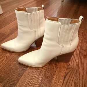 Marc Fisher LTD cream block heel booty. EUC. Retails for $159 currently. Sz 7.5